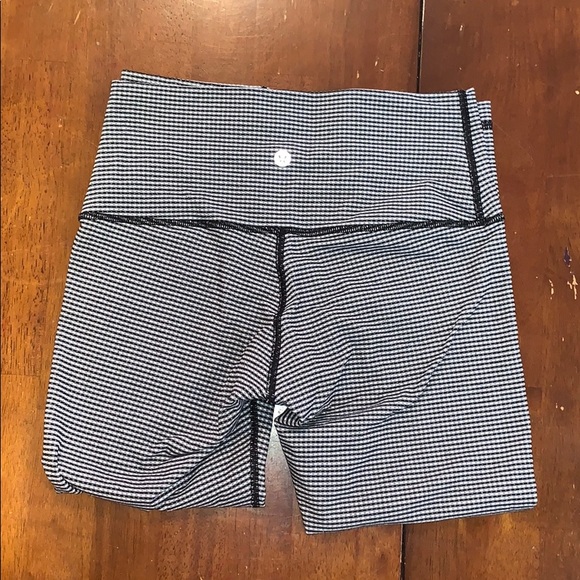 Cropped Gingham Lululemons - Picture 3 of 4